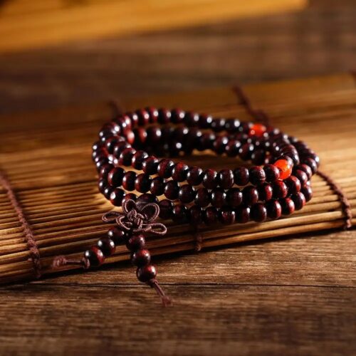 Bracelet Bouddhiste Mala en Bois de Santal – Rouge